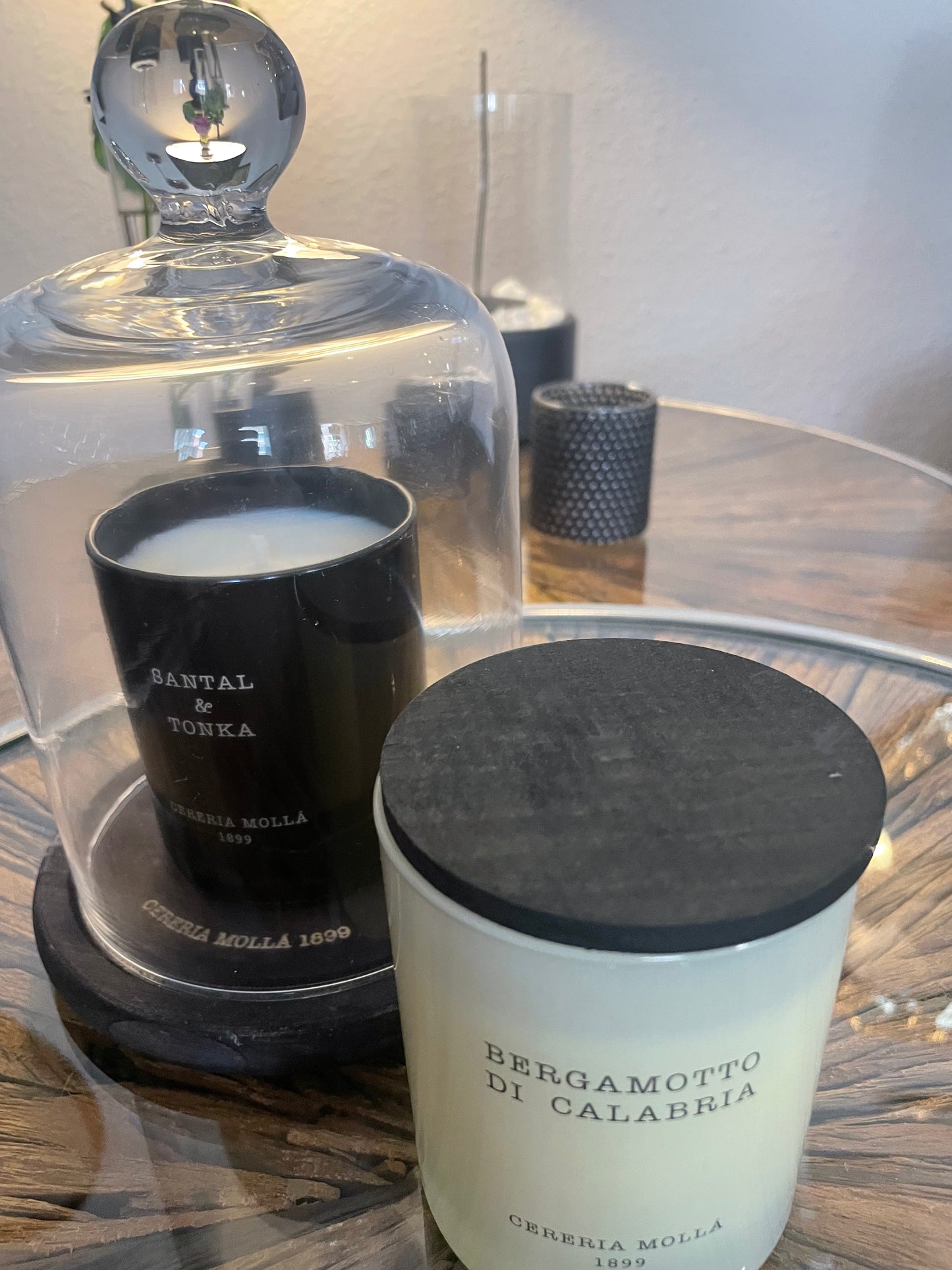 Die stilvolle Duftkerze von Cereria Mollá – hochwertig verpackt, ideal auch als Geschenk. Handgegossen in Spanien.