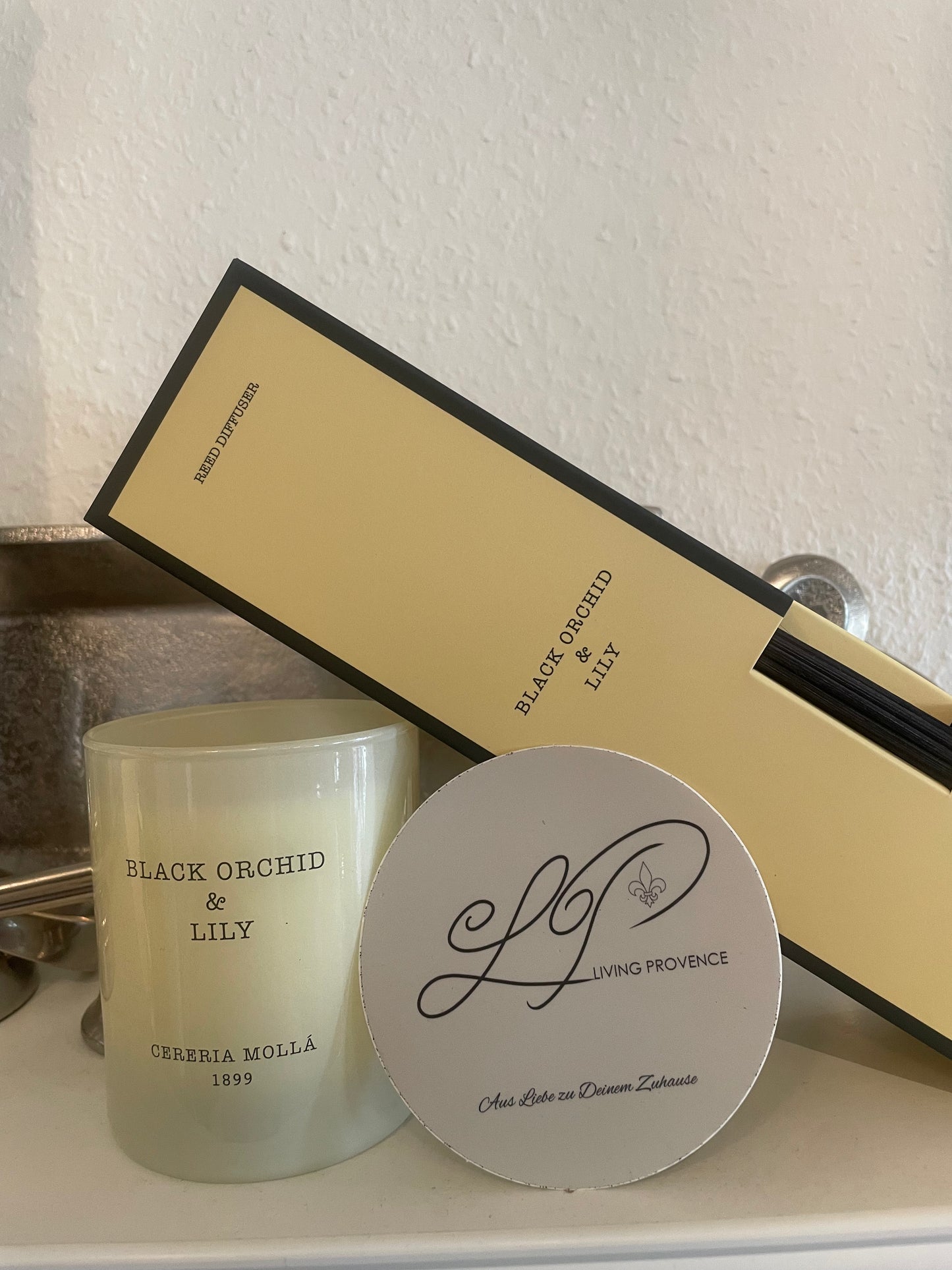 Raumduft „Black Orchid & Lily“ von Cereria Mollá - Deko Café Living Provence 