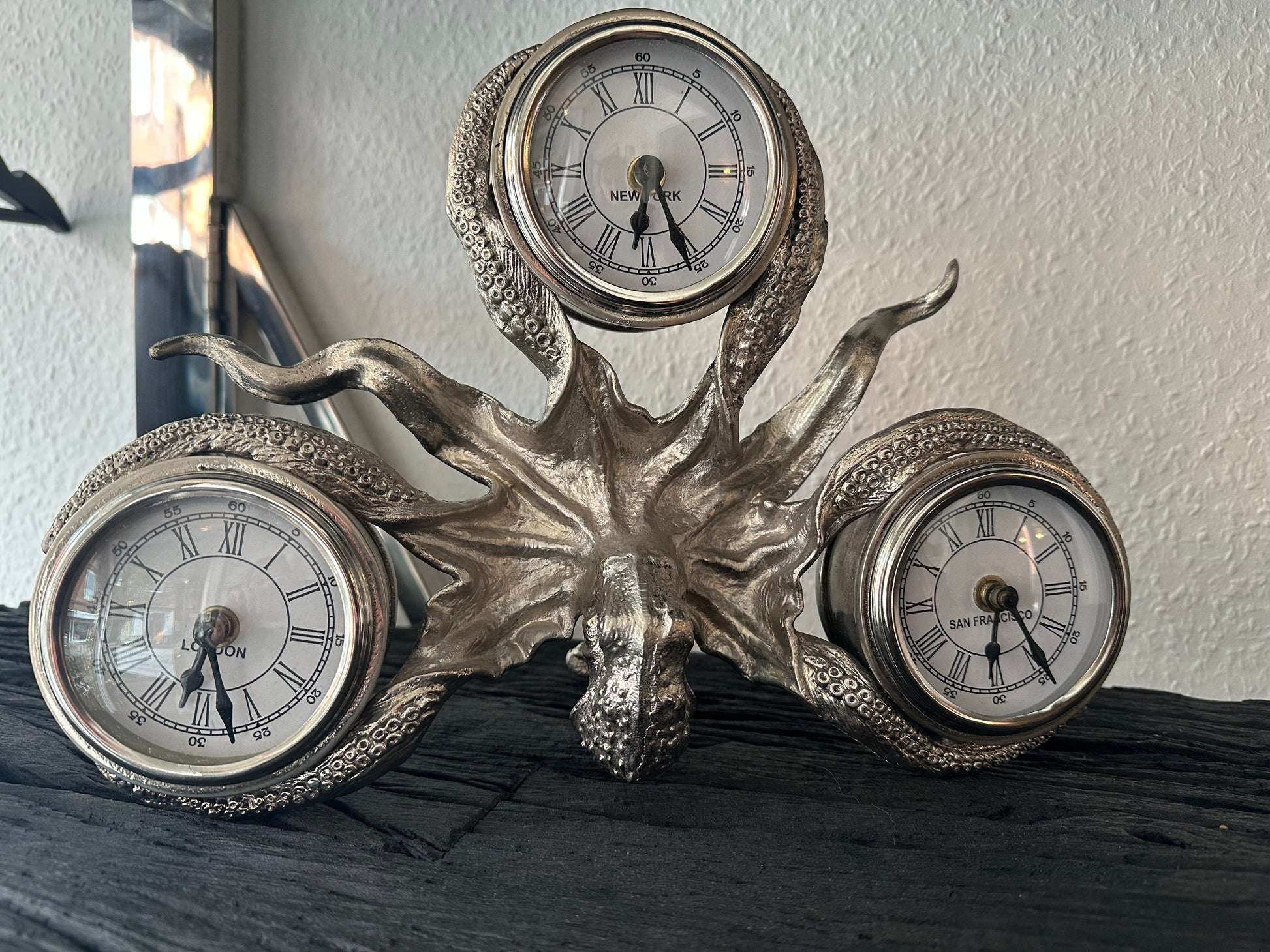 Dekoskulptur „Octopus Clock“ - Deko Café Living Provence 